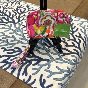 Vera Bradley, smart phone wristlet